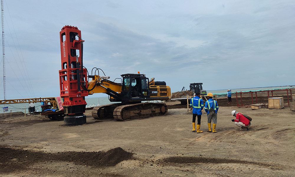 HC150高速液壓夯實(shí)機(jī)在印度尼西亞施工 HC150高速液壓夯實(shí)機(jī)在印度尼西亞施工